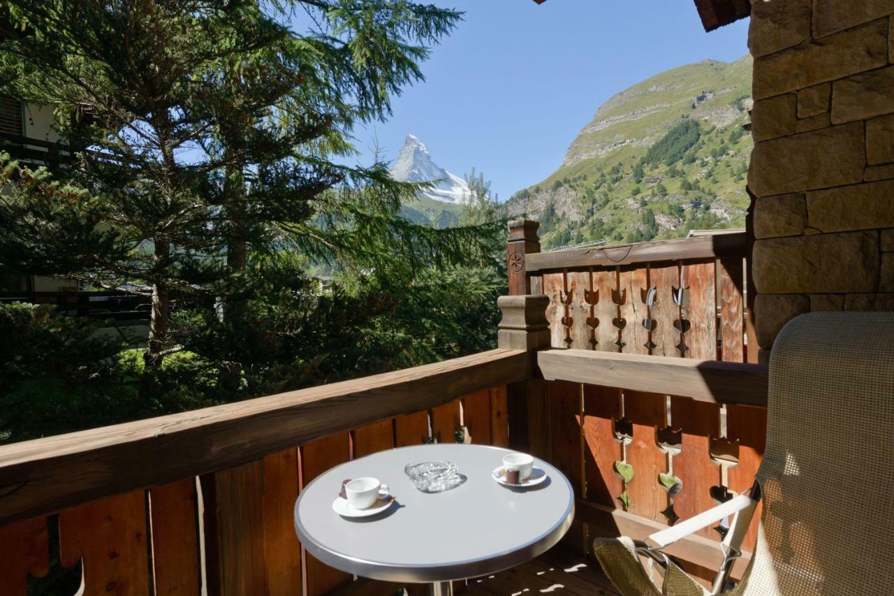 Chalet Kisseye With Heated Pool And Matterhorn Views Apartment Zermatt Bagian luar foto