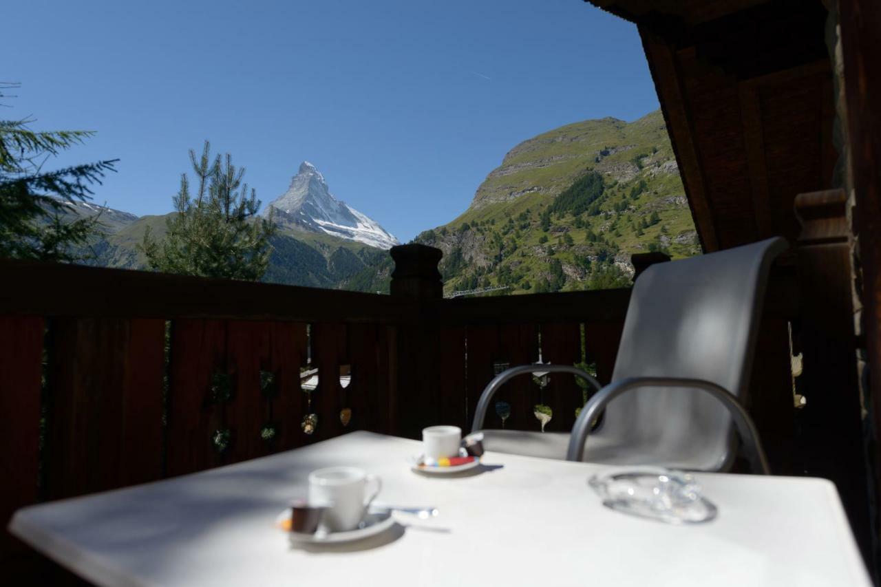 Chalet Kisseye With Heated Pool And Matterhorn Views Apartment Zermatt Bagian luar foto